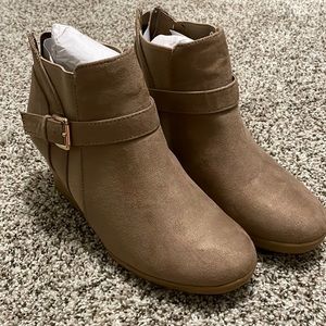 Wedge ankle bootie